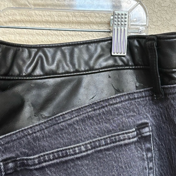 Abercrombie Fitch Black High Rise 90s Relaxed Jeans Faux Leather Waist 33 - Picture 8 of 10